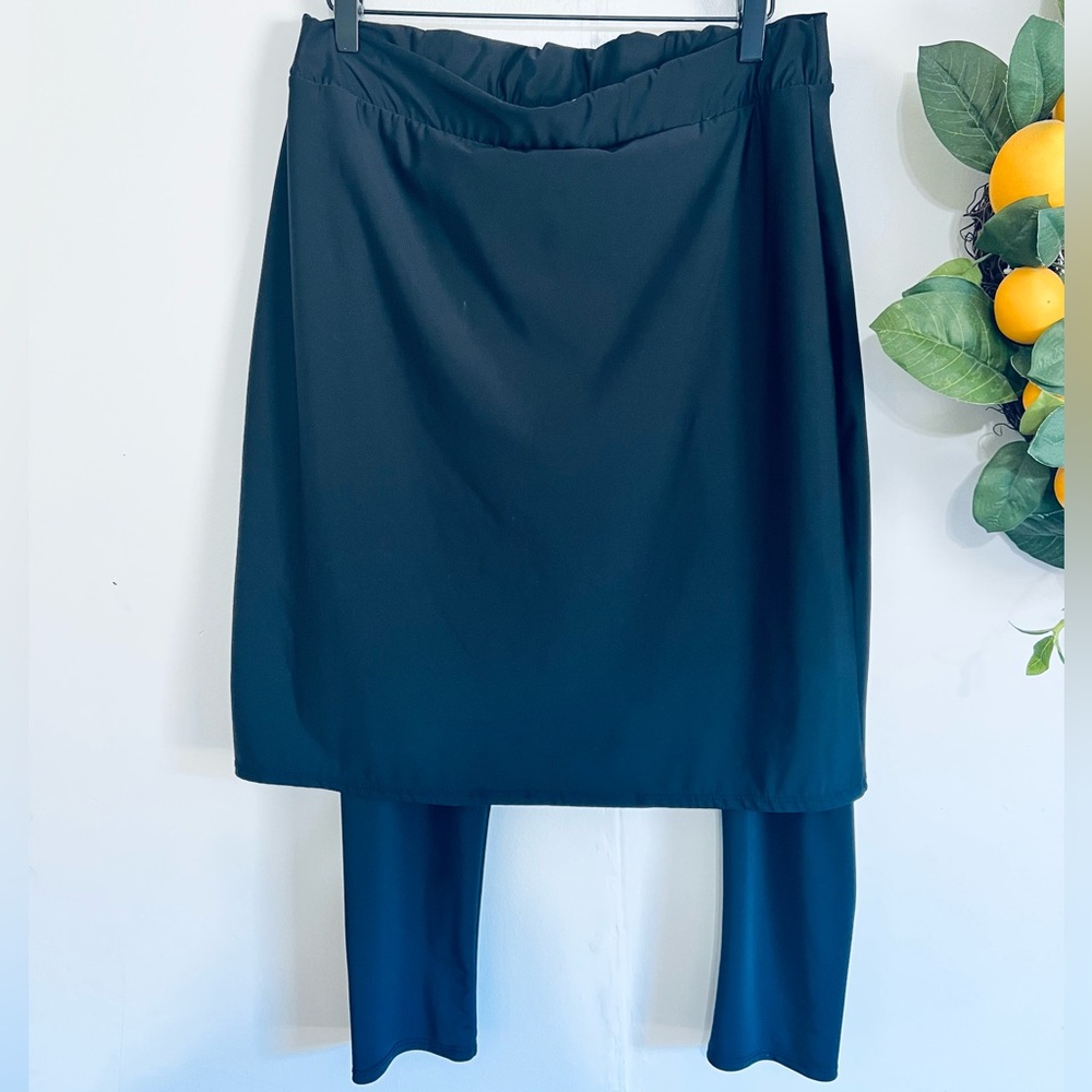 Sweet Lemon Thyme black skirt slim 22” with long capri leggings